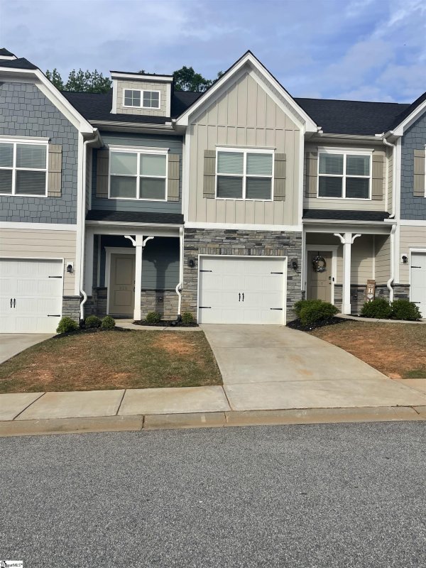 Property image 2 of 325 Hartland Place in Grandview Townes, Simpsonville, SC 29680