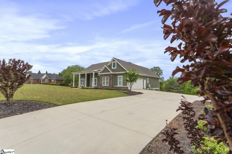 Property image 4 at 601 S Acorn Way, Seneca, SC 29672