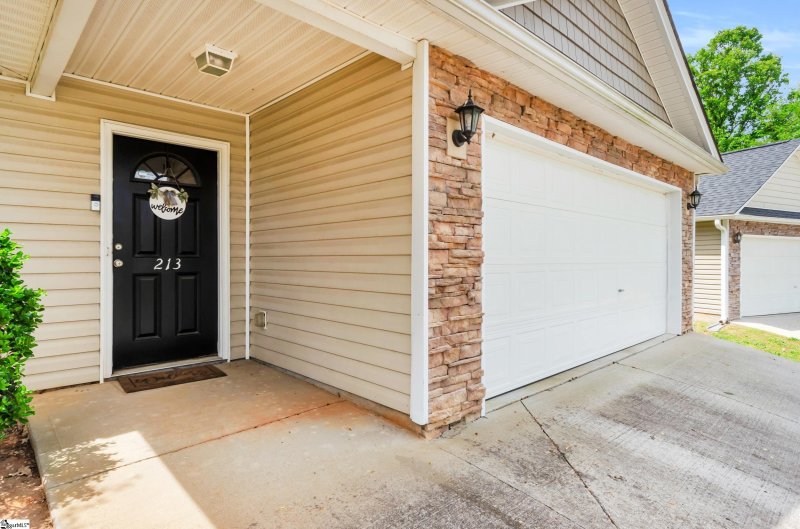 Property image 2 at 213 Haven Reach Way, Taylors, SC 29687