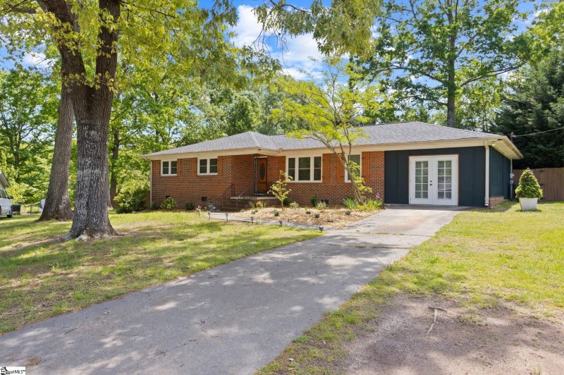 Property image 3 at 6 Strand Court, Taylors, SC 29687