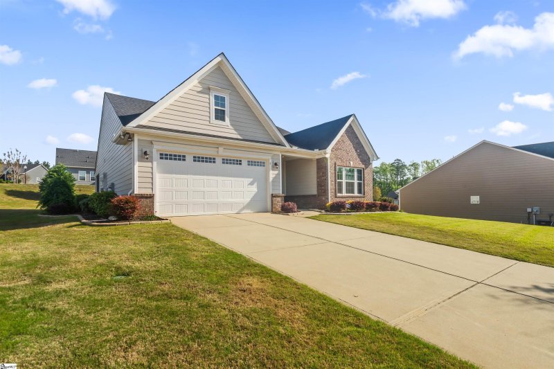 Property image 2 at 3 Pequot Drive, Greenville, SC 29607