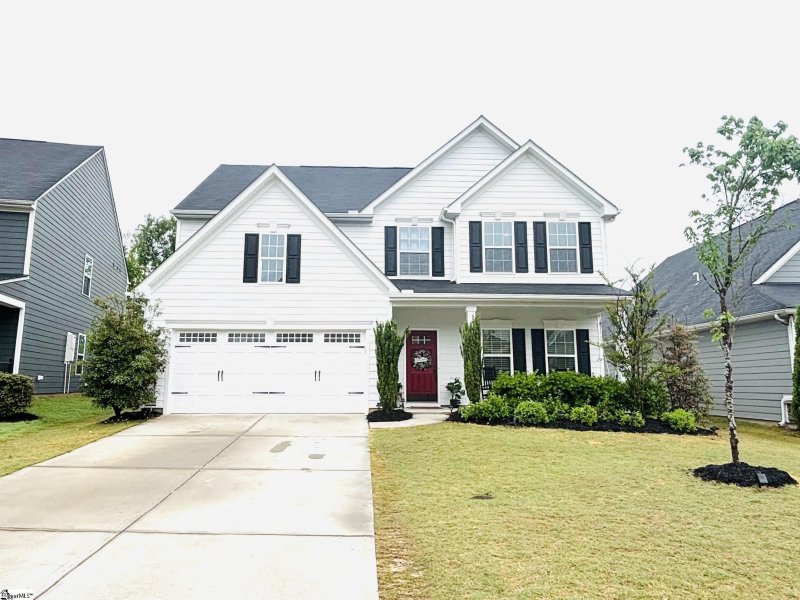 Property image 2 of 135 Fawn Hill Drive in Briar Oak, Simpsonville, SC 29681