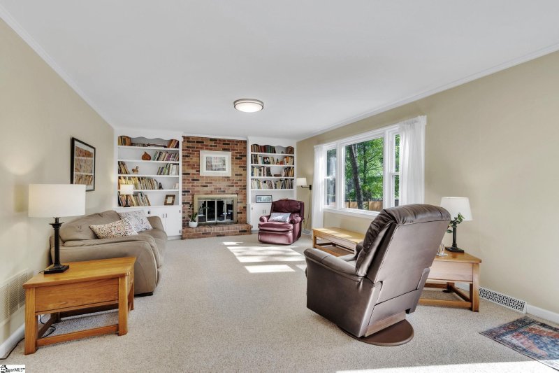 Property image 2 at 104 Royal Oak Court, Greer, SC 29650