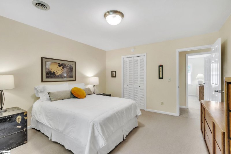 Property image 5 at 104 Royal Oak Court, Greer, SC 29650