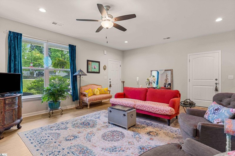 Property image 4 of 104 Colonial Court in Magnolia Pointe, Pendleton, SC 29670