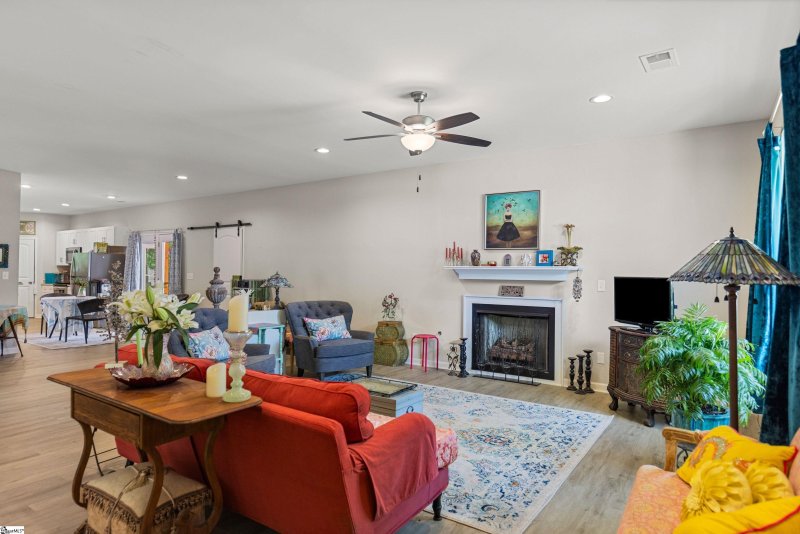 Property image 5 of 104 Colonial Court in Magnolia Pointe, Pendleton, SC 29670