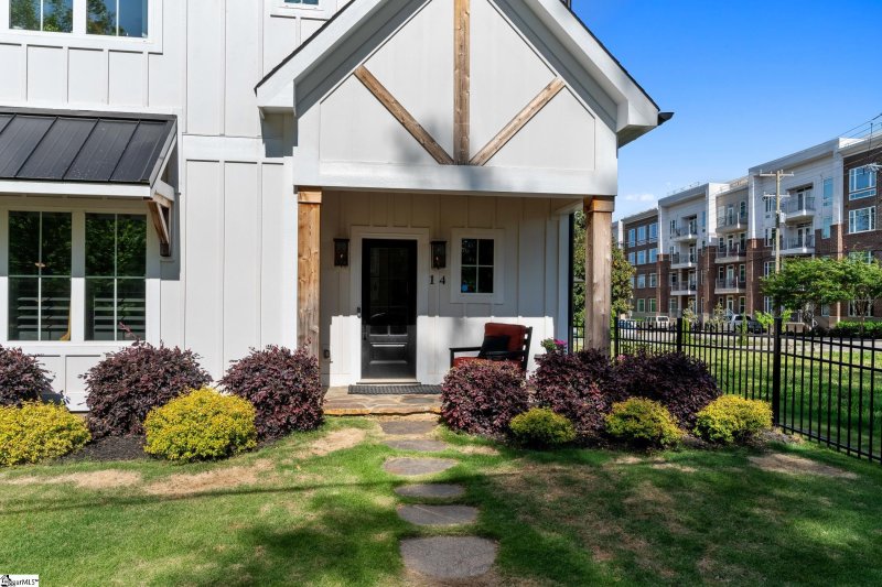 Property image 3 of 14 Perry Avenue in Downtown, Greenville, SC 29601-2400