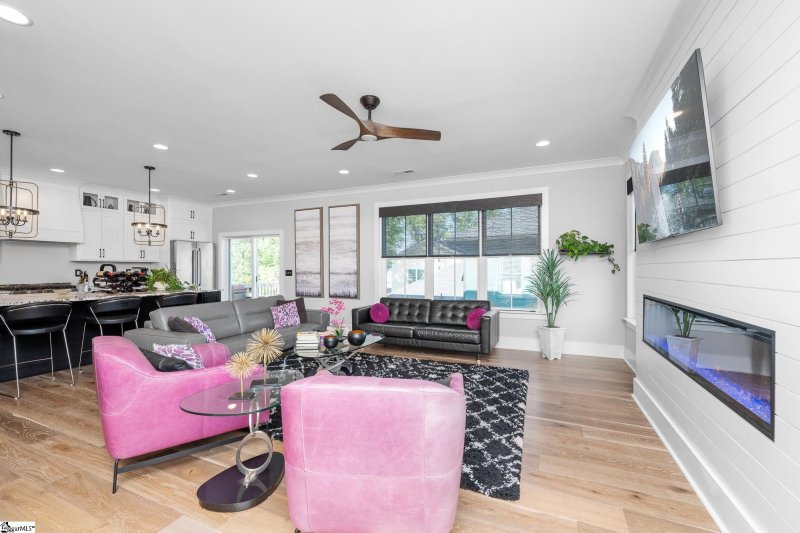 Property image 4 of 14 Perry Avenue in Downtown, Greenville, SC 29601-2400