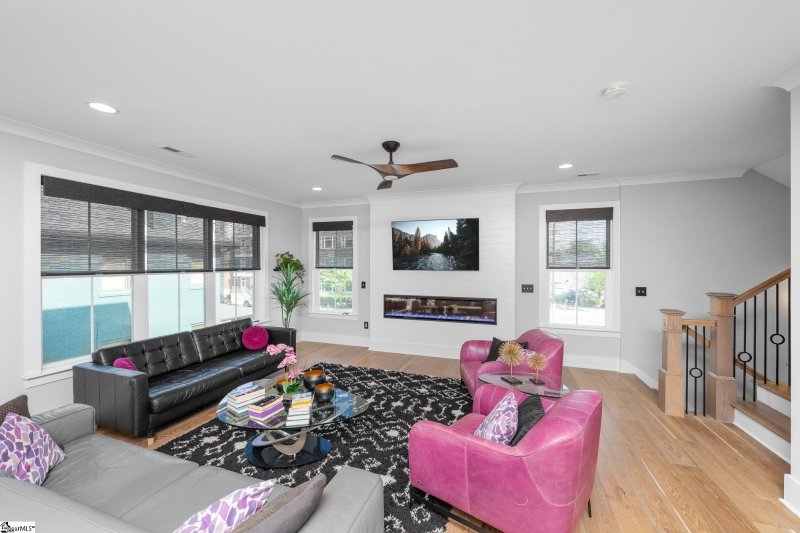 Property image 5 of 14 Perry Avenue in Downtown, Greenville, SC 29601-2400