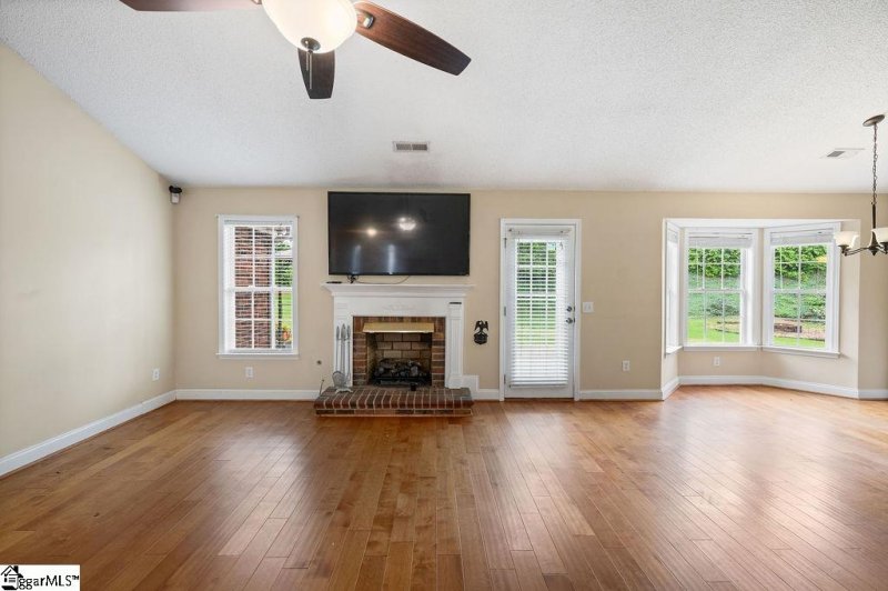 Property image 3 at 607 Ashley Commons Court, Greer, SC 29651