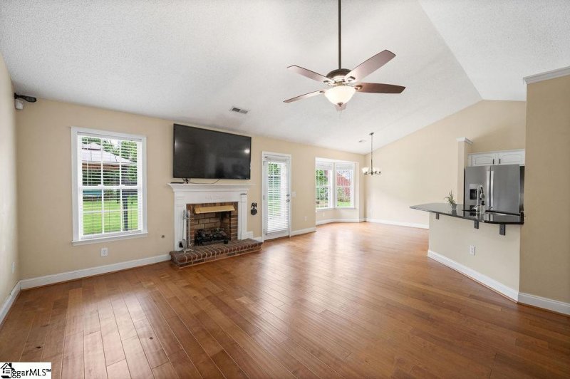 Property image 4 at 607 Ashley Commons Court, Greer, SC 29651