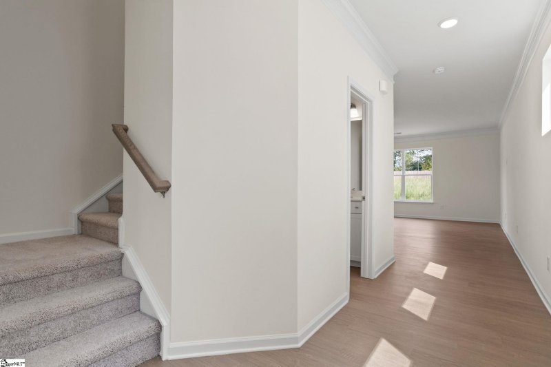 Property image 5 of 319 Metz Drive in Bellevue, Greenville, SC 29611