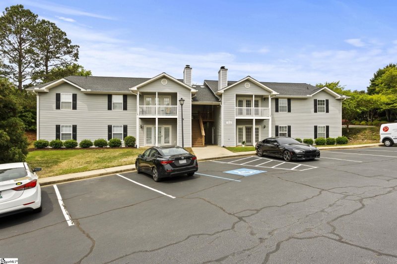 Property image 2 of 1004 Pelham Square Way in Pelham Square, Greer, SC 29650