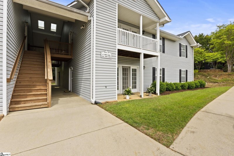 Property image 3 of 1004 Pelham Square Way in Pelham Square, Greer, SC 29650