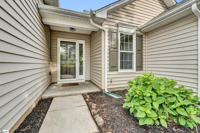 Property image 4 of 953 Breezewood Court in Bent Creek Plantation, Greer, SC 29651