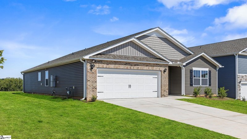 Property image 2 of 536 Grantham Drive in Woodglen, Piedmont, SC 29673