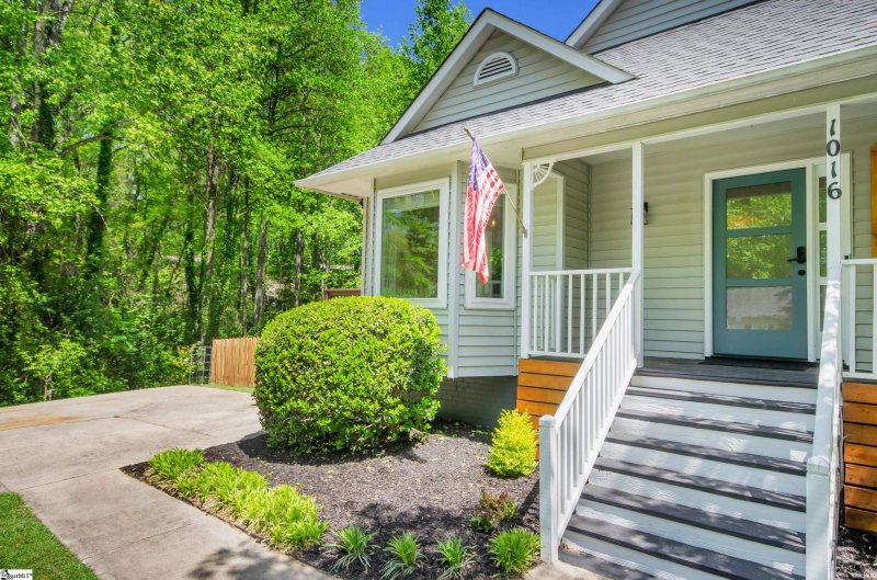 Property image 2 at 1016 Summit Drive, Greenville, SC 29609