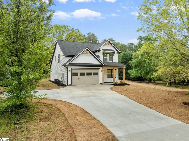 Property image 3 at 205 Fisherman Lane, Seneca, SC 29672