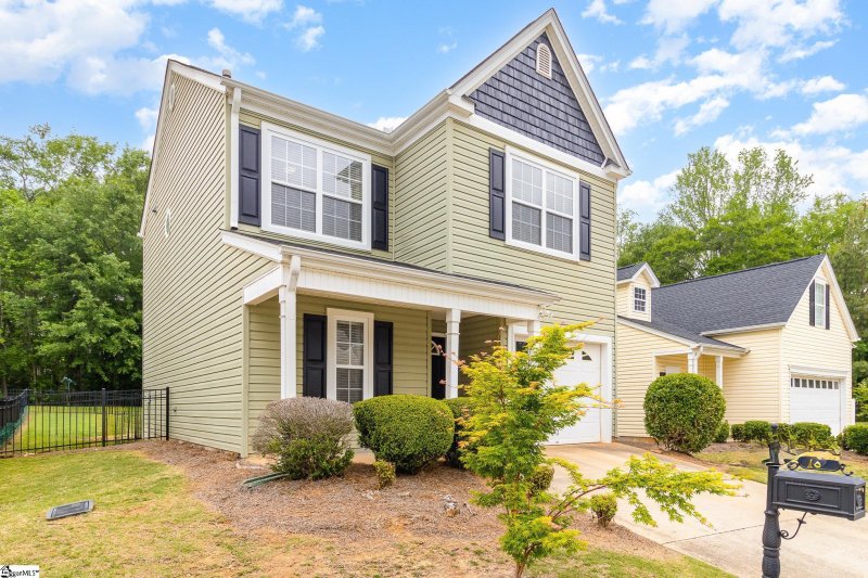 Property image 2 at 137 Pin Oak Court, Easley, SC 29642