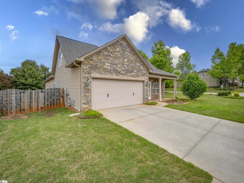 Property image 2 at 100 Champions Point, Greenville, SC 29609