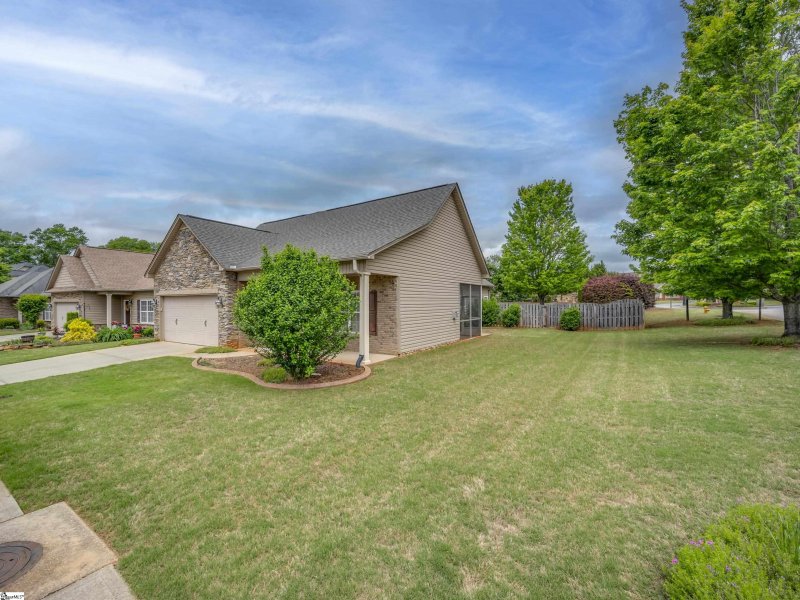 Property image 4 at 100 Champions Point, Greenville, SC 29609