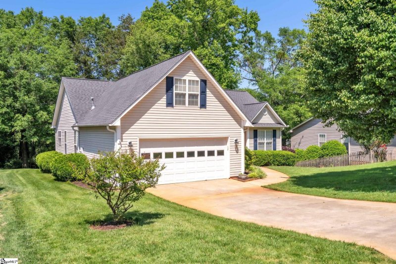 Property image 3 at 8 Pheasant Ridge Drive, Taylors, SC 29687