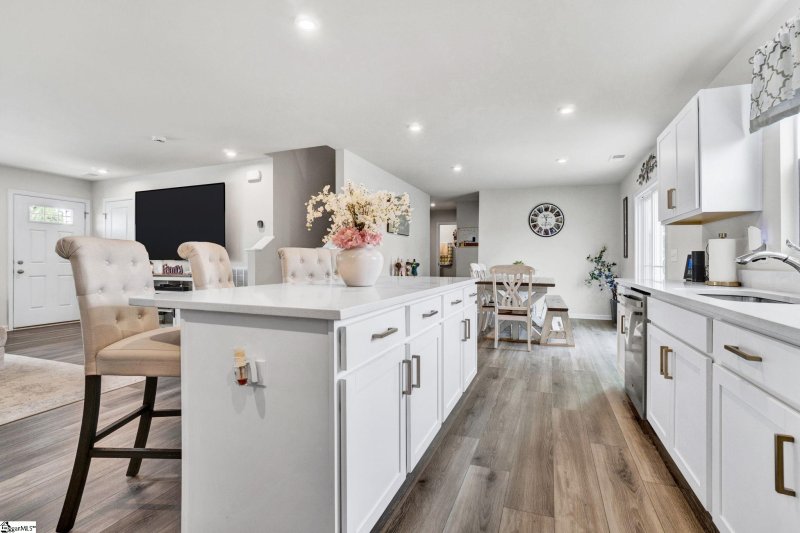 Property image 3 at 202 Highland Station Drive, Clinton, SC 29325