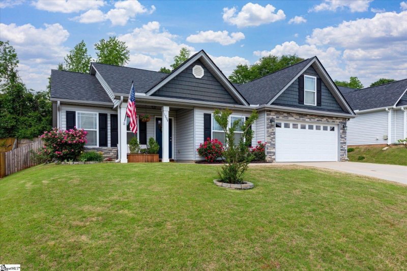 Property image 3 at 1204 Rosabella Lane, Greer, SC 29651