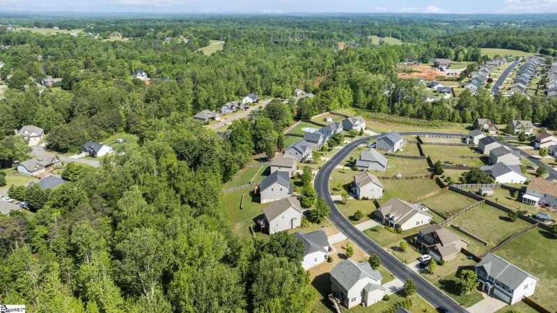 Property image 2 of 231 Castleton Circle in Cobbs Creek, Boiling Springs, SC 29316