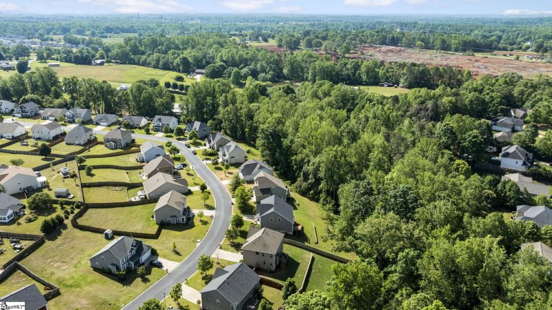 Property image 4 of 231 Castleton Circle in Cobbs Creek, Boiling Springs, SC 29316