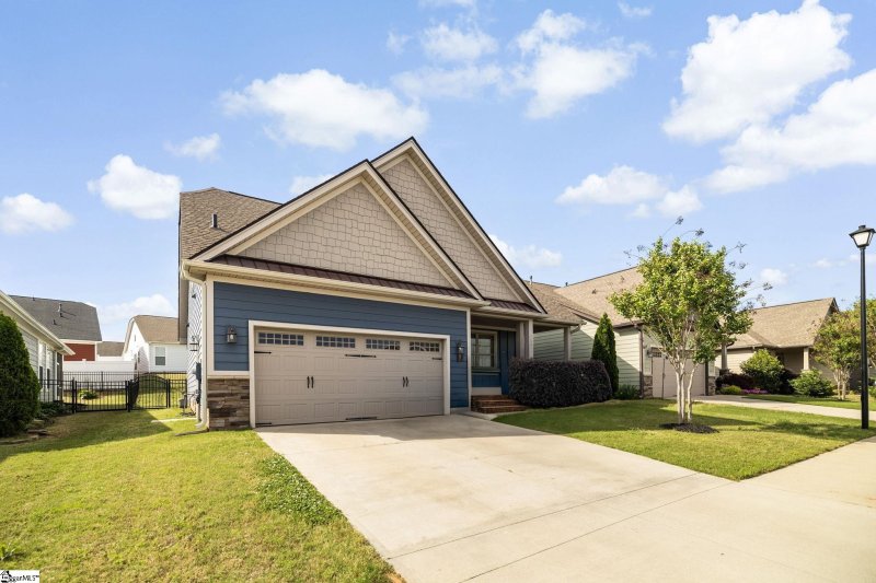 Property image 2 at 180 Bur Oak Drive, Taylors, SC 29687