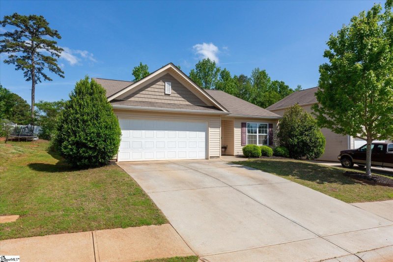 Property image 2 at 207 Willow Grove Way, Piedmont, SC 29673