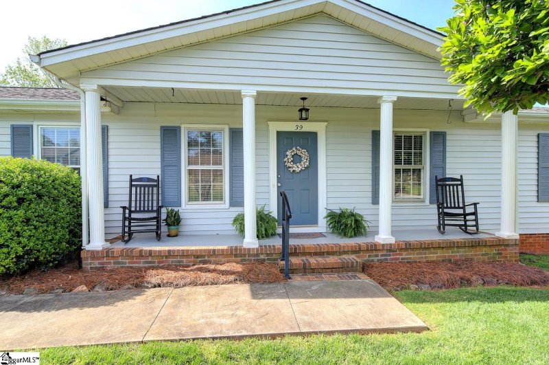 Property image 3 at 39 Rollingreen Road, Greer, SC 29651