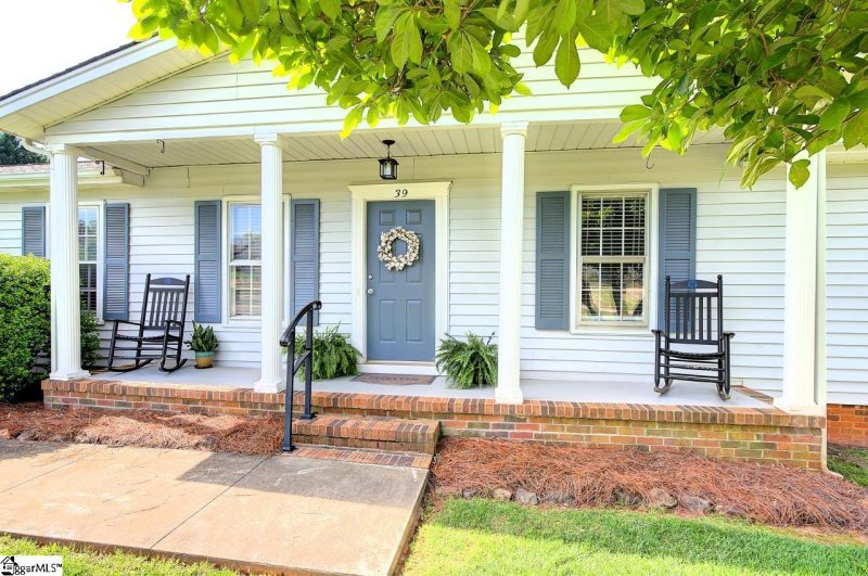 Property image 4 at 39 Rollingreen Road, Greer, SC 29651