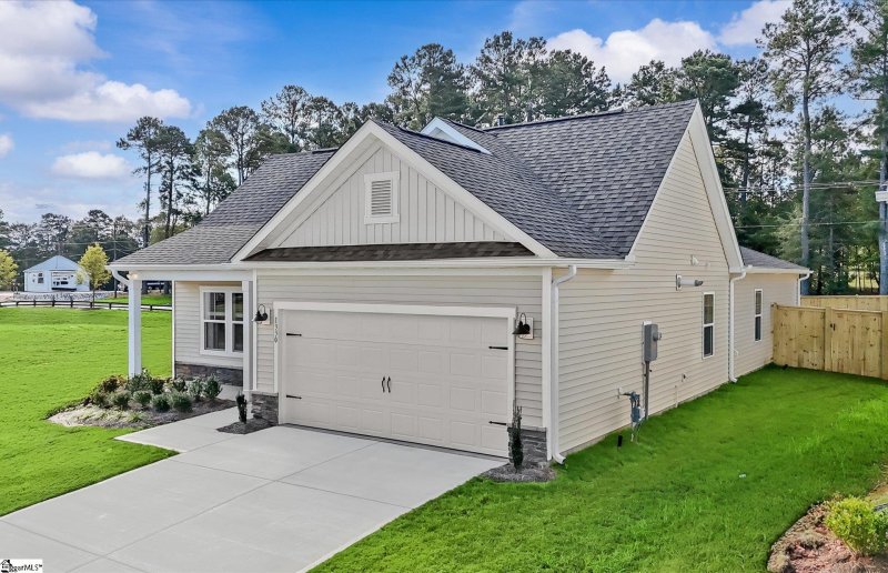 Property image 2 of 1330 Willow Ridge Way in Briarwood Reserve, Spartanburg, SC 29307