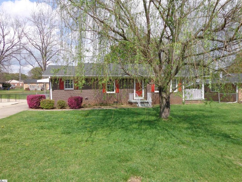 Property image 2 at 7 Monaview Street, Greenville, SC 29617-3416