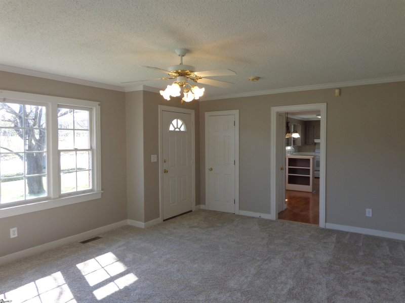 Property image 3 at 7 Monaview Street, Greenville, SC 29617-3416