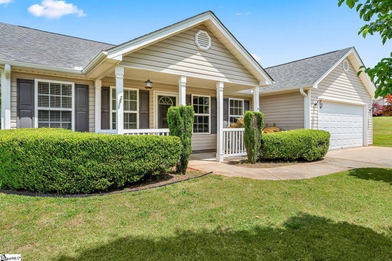 Property image 3 at 122 St James Court, Anderson, SC 29621