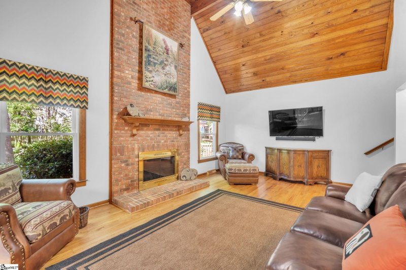 Property image 2 at 320 Chenoweth Drive, Simpsonville, SC 29681-4635