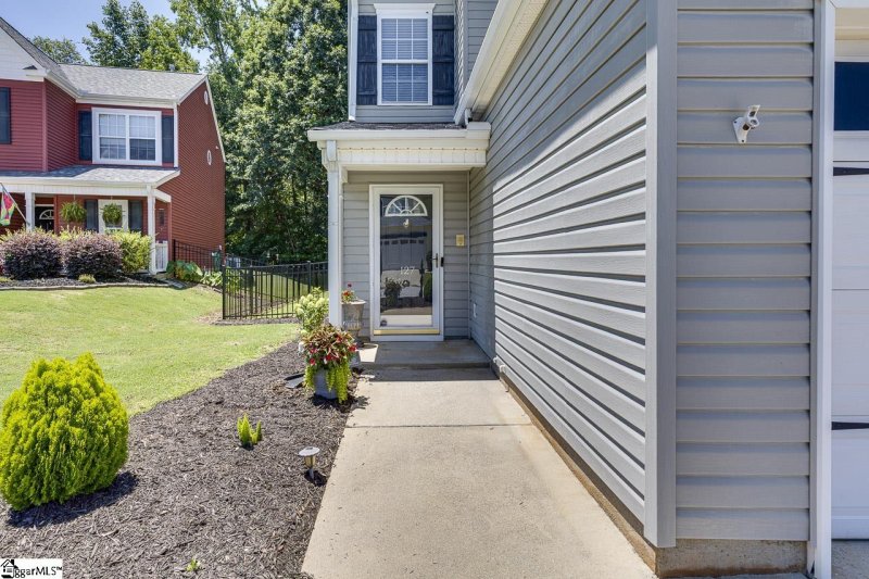 Property image 3 at 127 Ledgewood Way, Easley, SC 29642