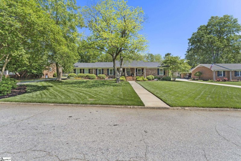 Property image 2 at 27 Hillsborough Drive, Greenville, SC 29615