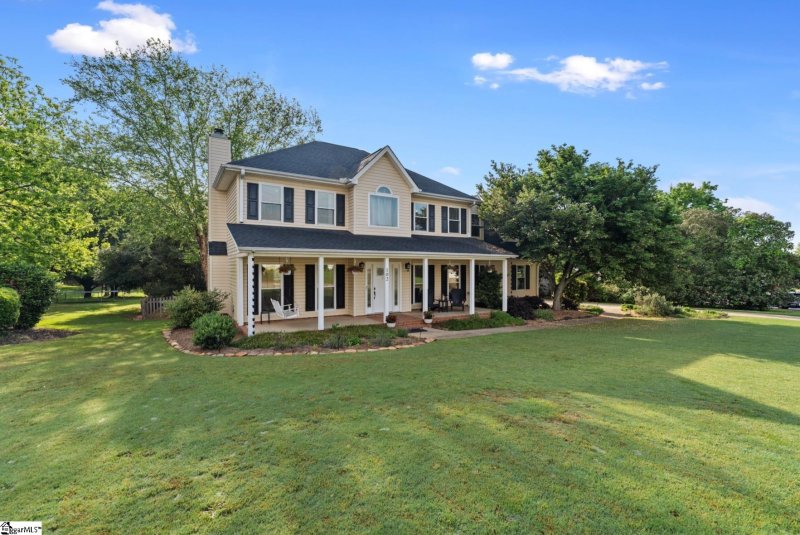 Property image 2 at 102 Laurens Court, Anderson, SC 29621