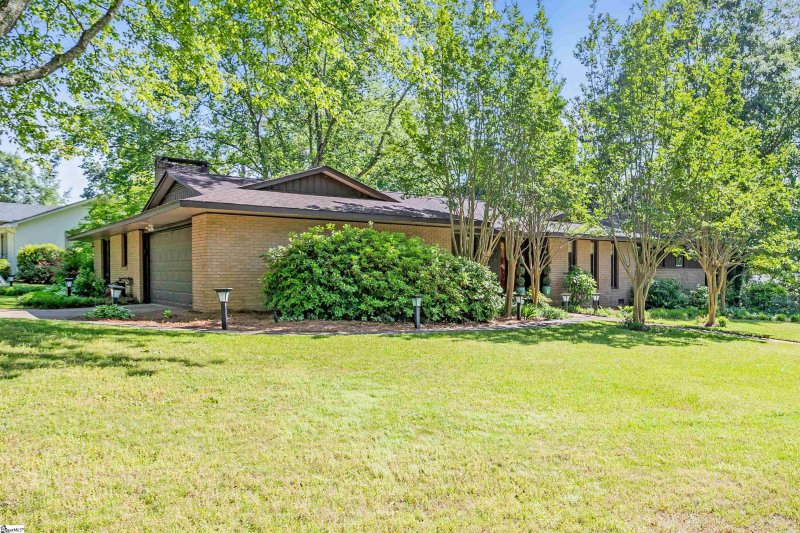 Property image 2 at 285 Henderson Road, Greenville, SC 29607