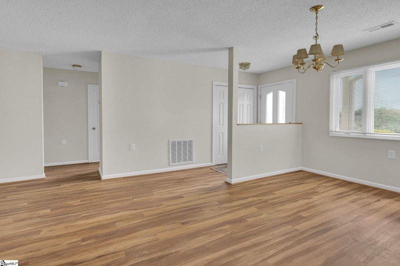 Property image 5 at 15 Sunbriar Drive, Greenville, SC 29615-5345