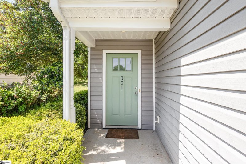 Property image 4 at 301 Glenlea Lane, Greenville, SC 29617