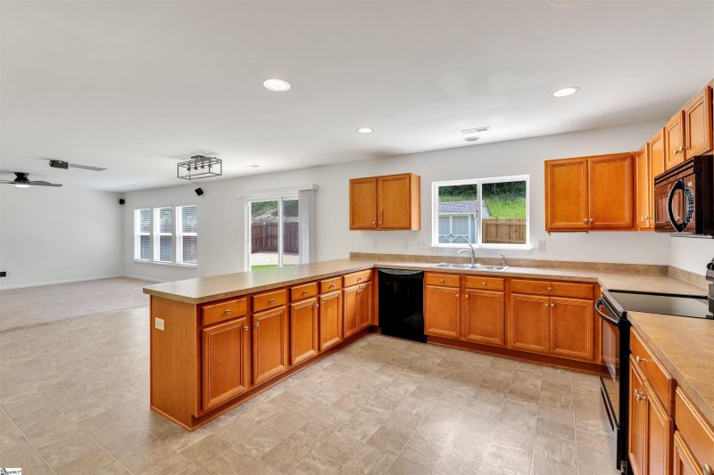 Property image 5 of 161 Stonewood Crossing Drive in Stonewood Crossing, Boiling Springs, SC 29316