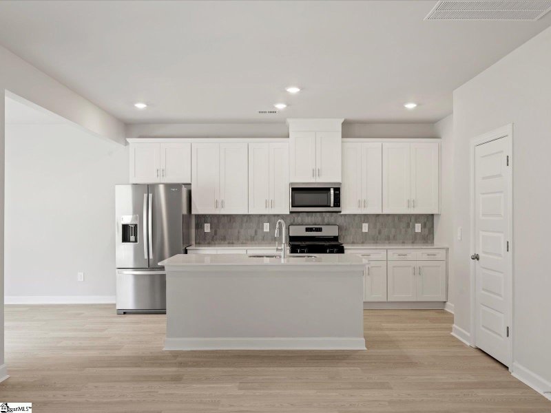 Property image 4 of 825 Landward Court in Creek Ridge, Spartanburg, SC 29301