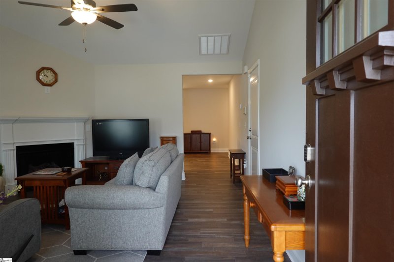 Property image 4 of 414 River Trace Loop in River Trace, Simpsonville, SC 29680