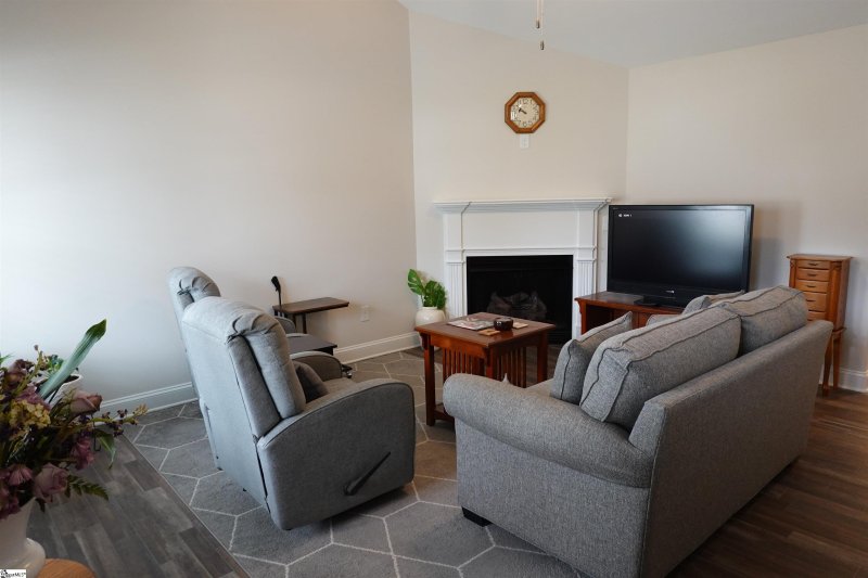 Property image 5 of 414 River Trace Loop in River Trace, Simpsonville, SC 29680