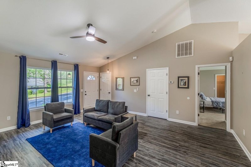 Property image 2 at 175 Falcon Ridge Drive, Boiling Springs, SC 29316